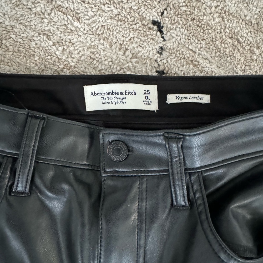 Abercrombie and fitch vegan leather pants size 25L - Picture 3 of 3